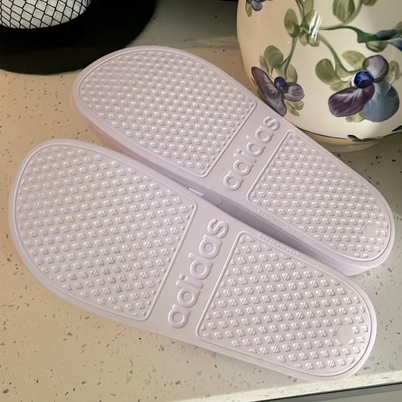New Adidas Adilette Aqua Slides in lavender & three wht stripes, wm’s sz 9 - Picture 7 of 7